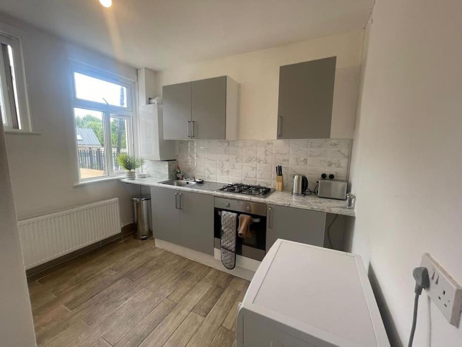 Lovely 2 Bed On Tower Bridge Лондон Экстерьер фото